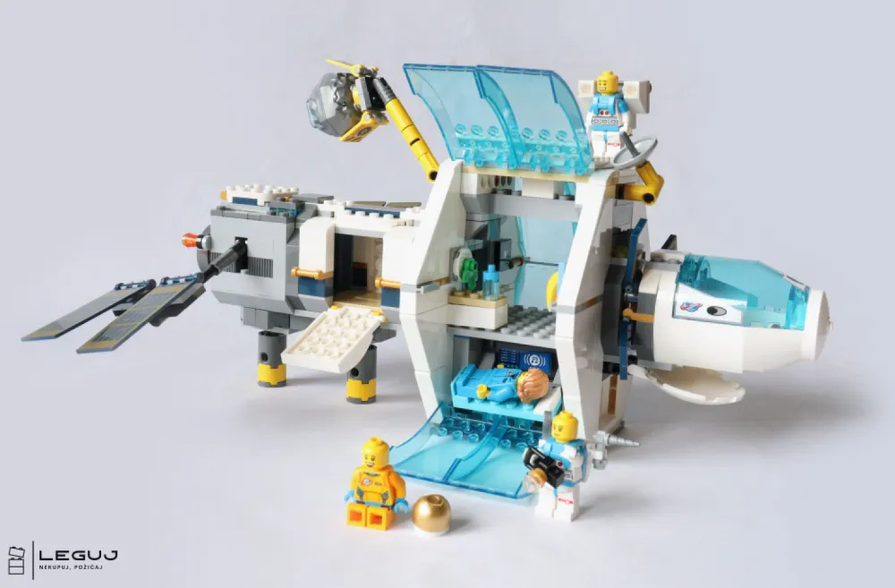 Lunárna vesmírna stanica