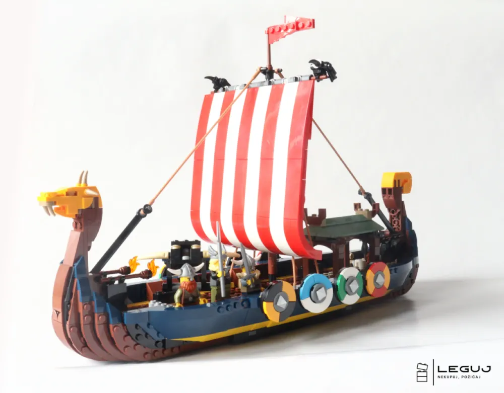 Vikinská loď a morský had